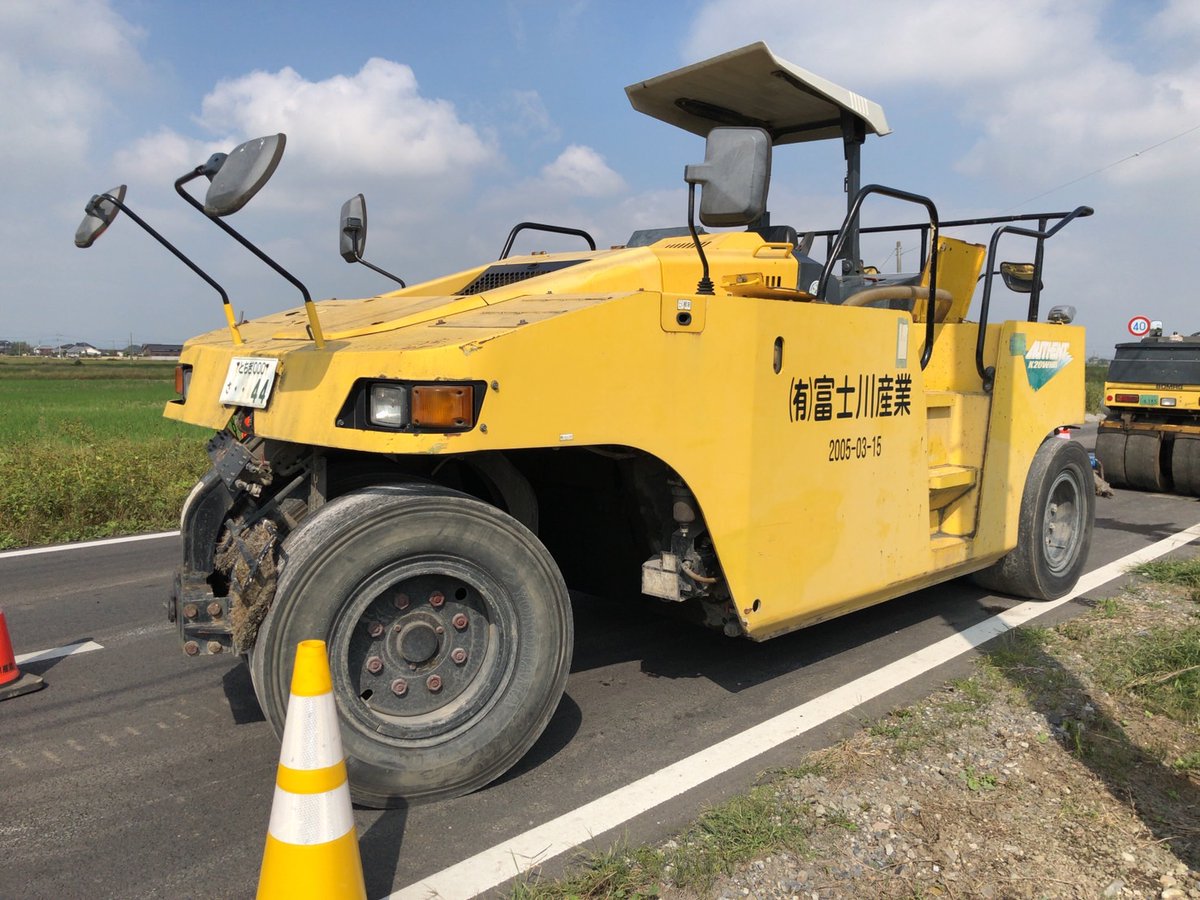isaokengyou's tweet photo. 道路舗装の使用機械たちです。

#道路　#舗装　#機械　#重機　#栃木 https://t.co/F2c1mjz15l