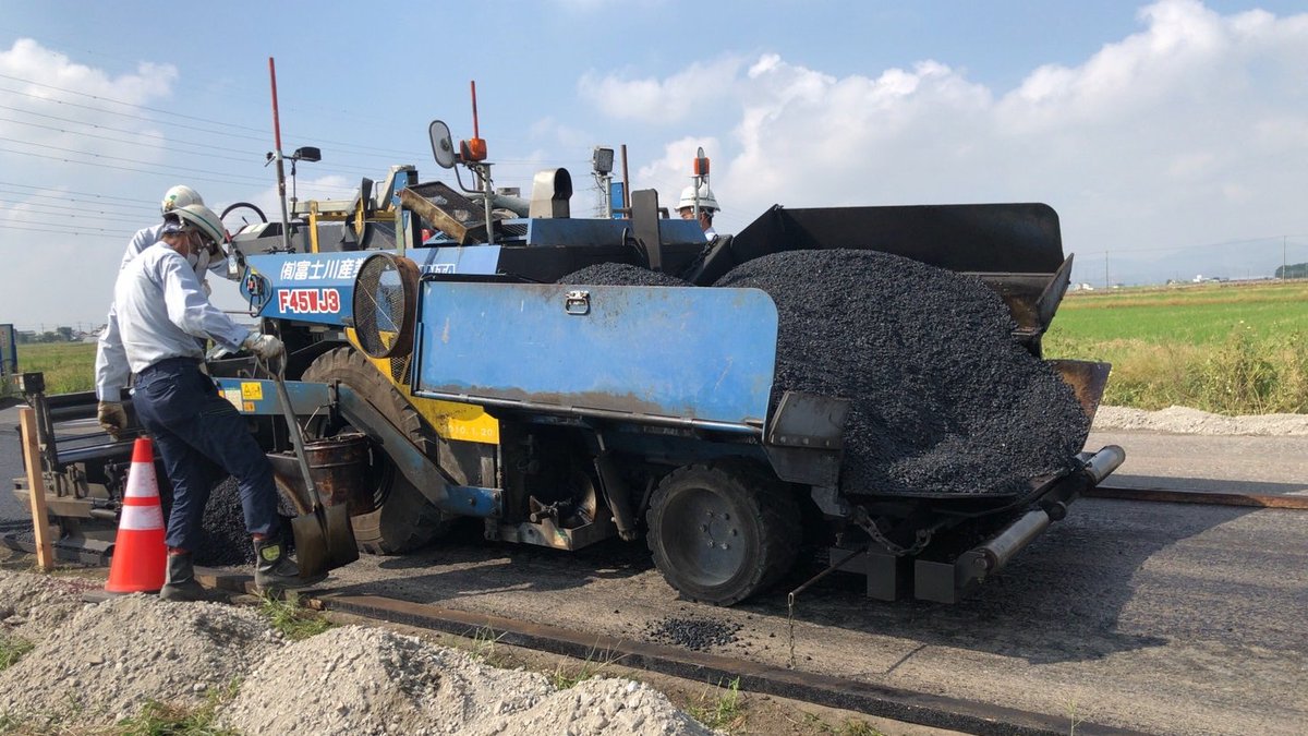 isaokengyou's tweet photo. 道路舗装の使用機械たちです。

#道路　#舗装　#機械　#重機　#栃木 https://t.co/F2c1mjz15l