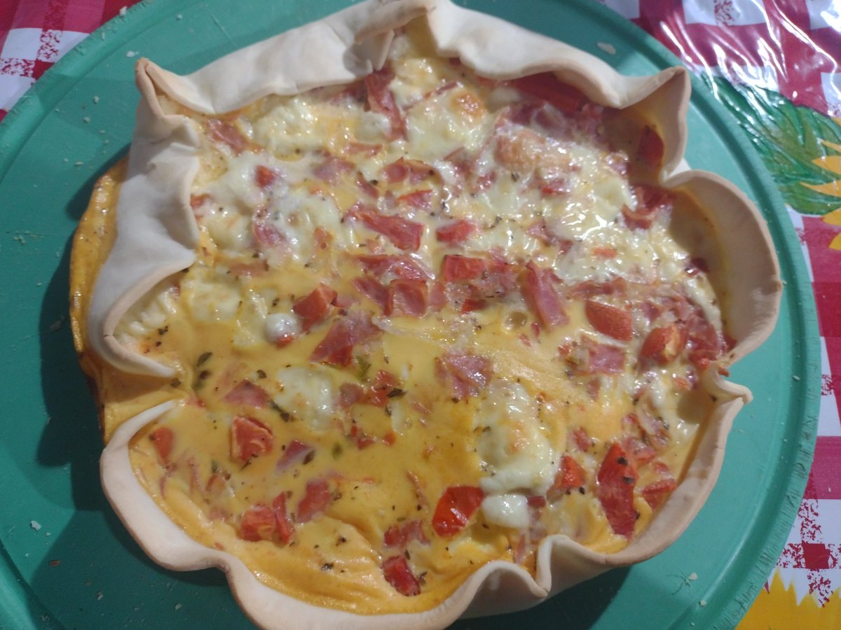 lucasnmartinez2's tweet photo. #TARTADECHOCLOCREMOSO
#TARTADEJAMÓNYQUESOCOMPLETA
#TARTACONMASADEPASCUALINA
#CENAEXPRESS
#COCINACONLUKITAS https://t.co/A9hrbuAJN1