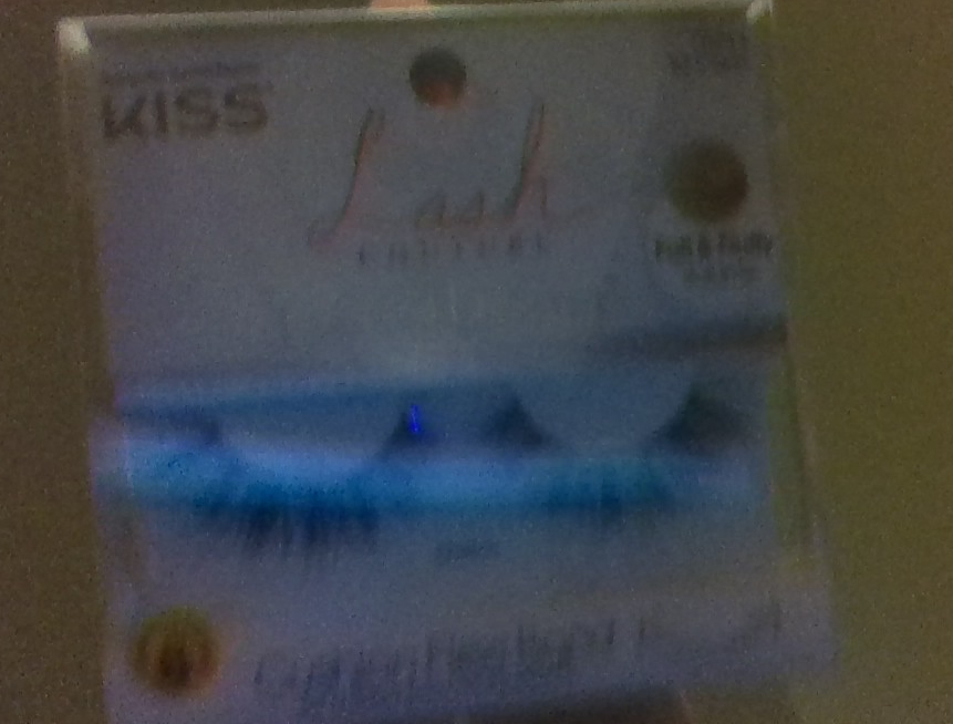 S0DRE4MY's tweet photo. took the pic from my laptop thats why it's bad quality but here's the lashes she got me (they're big for when i wanna do dramatic ass make up lmfao but at least they aint huge) https://t.co/Onu2DmjZP0