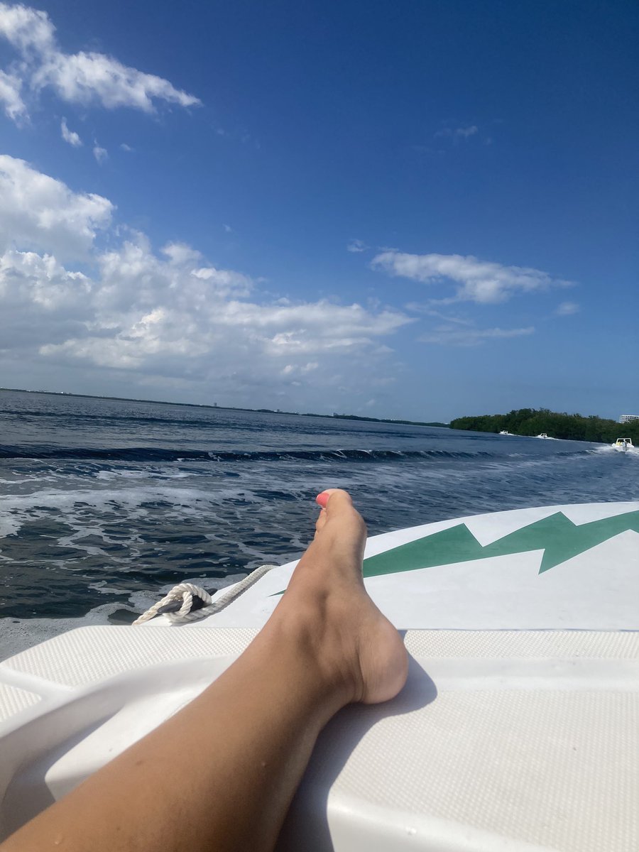 #cancuncorallevel #islandhopped #goodvibesonly #awesomefriends #memoriesinthemaking #funtimes #shalalalala #allinclusive #🤙 #enjoythemomentsinyourlife #goodvibesonly #positivemindsetonly #noneedfornegativeenergy