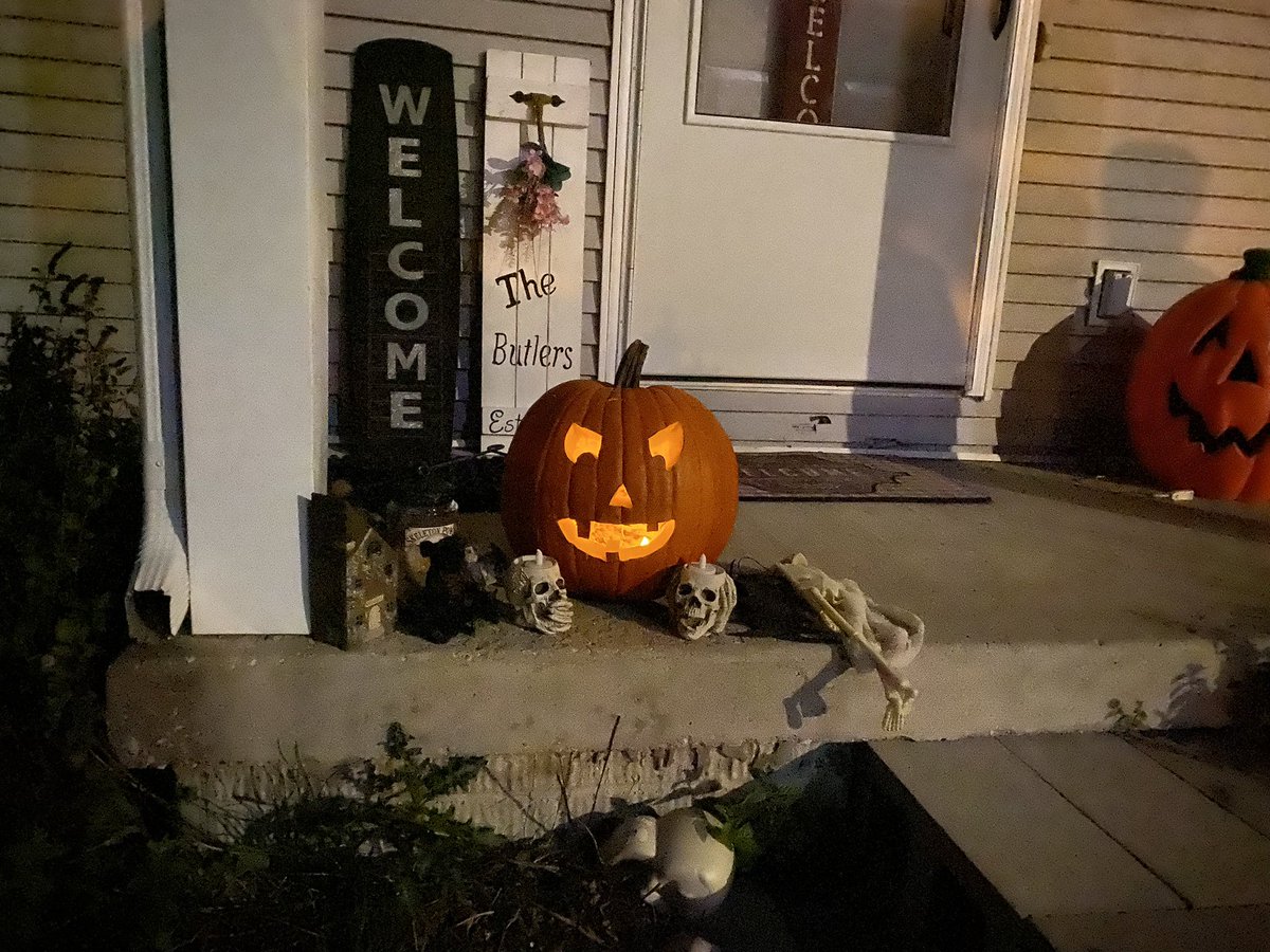 Educator_Emma's tweet photo. Friday shenanigans! A couple more photos to add in just a minute! @MikeButler5 Thank you for carving out pumpkin! Love you! ♥️ https://t.co/EsCSWLKQSA