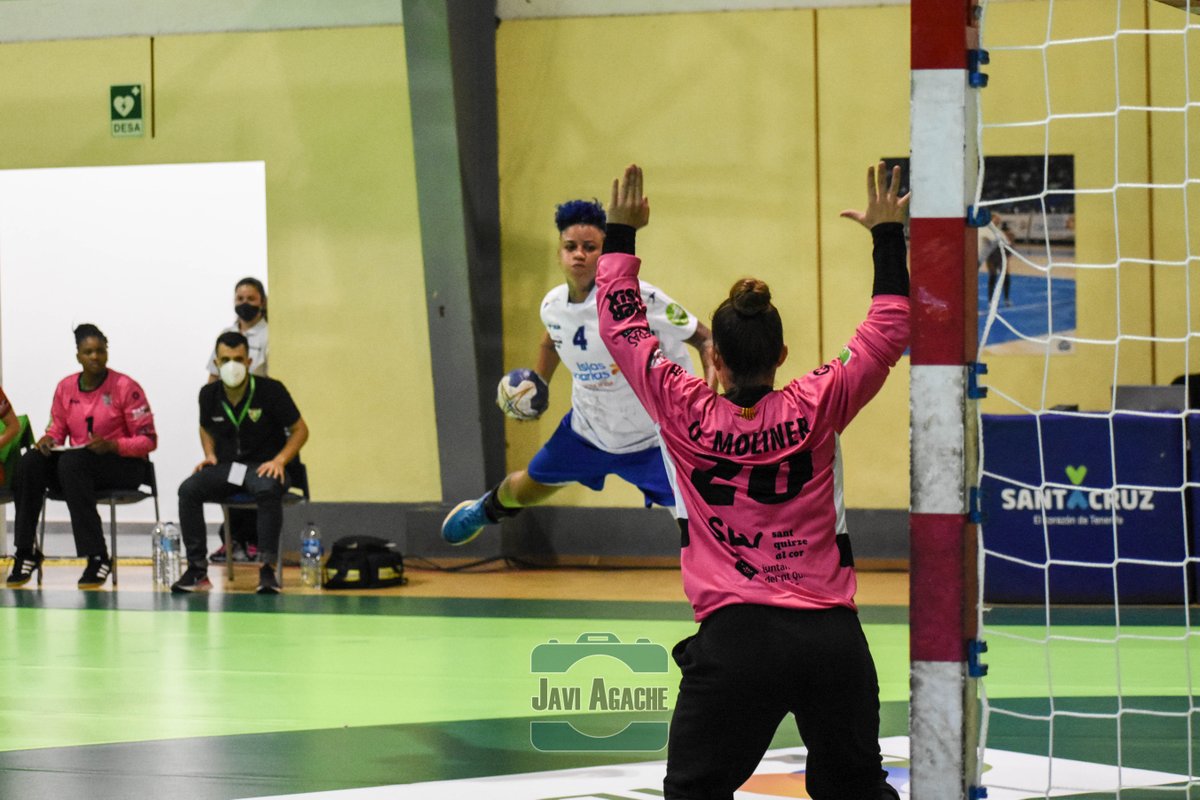 javi_agache's tweet photo. ๐ธPequeรฑos momentos del @BalonmanoSalud ante el @HSantQuirze
.
.
#Balonmano ๐คพโโ๏ธ #BalonmanoSalud #GuerrerasIberdrola ๐ #handball #balonmano #handebol #handballpassion #handballtime #handballworld #handballplayer #handbol #SaludTenerife #handballpasion #handballlove #deporte https://t.co/qef6dAoFjN