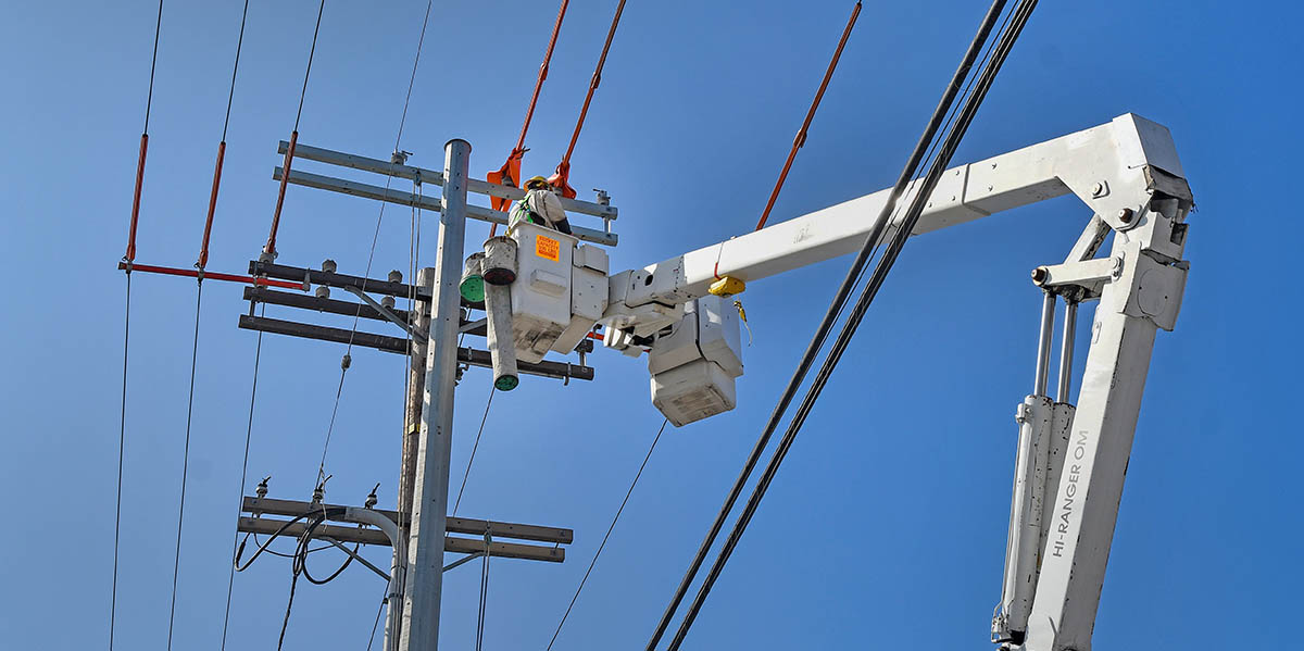 LADWP's tweet image. #EssentialWork continues. At PCH and S. Wilmington in the Harbor area, our crews recently replaced a series of old power poles with new, sturdier ones, part of LADWP’s ongoing effort to upgrade our infrastructure and improve electric service reliability. #InfrastructureMatters