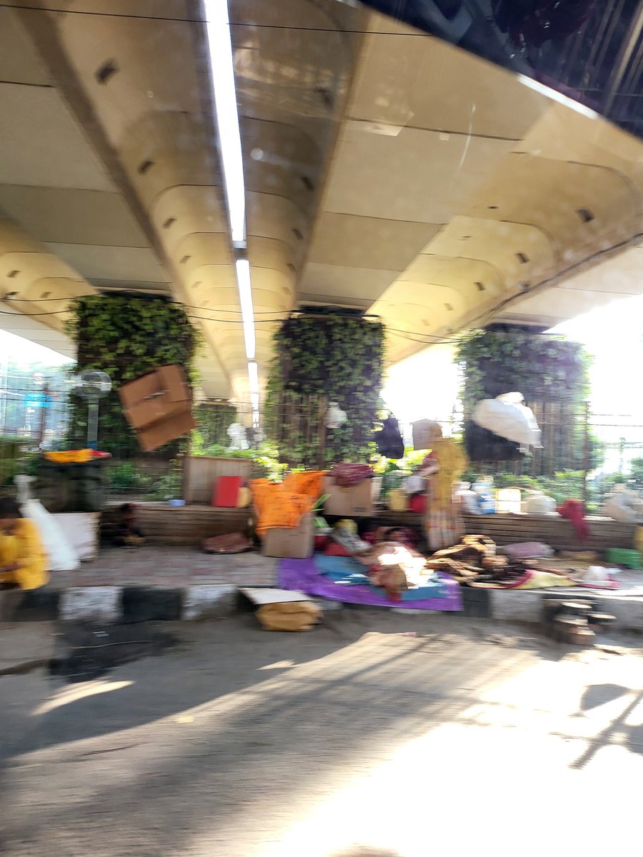 This is quite shocking <a href="/OfficialSdmc/">SDMC</a> ...Not even 6 months &amp; the mess is back under the #NehruPlace flyover.
Is there anyone responsible...or Delhi is gng to be turned into a slum only.
Those responsible for this lapse must be taken to task.
<a href="/LtGovDelhi/">LG Delhi</a> <a href="/CPDelhi/">CP Delhi #DilKiPolice</a> <a href="/DCPSEastDelhi/">DCP South East Delhi</a>