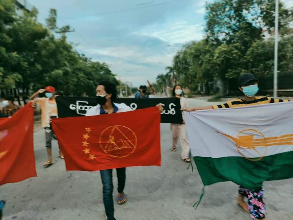 KaungKhantHto10's tweet photo. Despite the small number of protesters on the streets, we are still opposed to the military dictatorship.
Scenes of ppl protesting against the coup regime by joined forces of All Burma Student's Union and BEGSC.

#NoFlyZoneInMyanmar
#Oct16Coup  
#WhatsHappeningInMyanmar https://t.co/4ghjLGP8mT