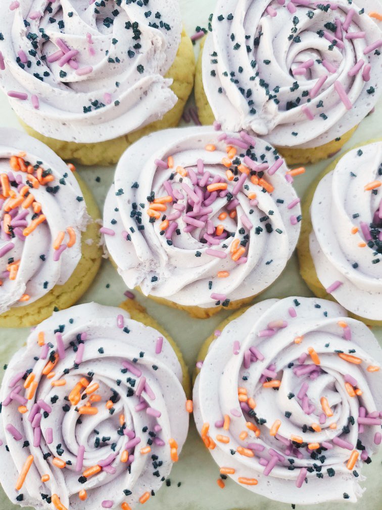FunshineBakery's tweet photo. Have you tried our frosting 😋? Frosted sugar cookies make their triumphant return this weekend @gilbertmarket 💜🧡

#sugarcookie #buttercreamfrosting #frostedcookies #vegancookies #glutenfreecookies #eggfree #dairyfreelife #peanutfree #veganbakery #plantbasedeating https://t.co/LSRXalJdYe