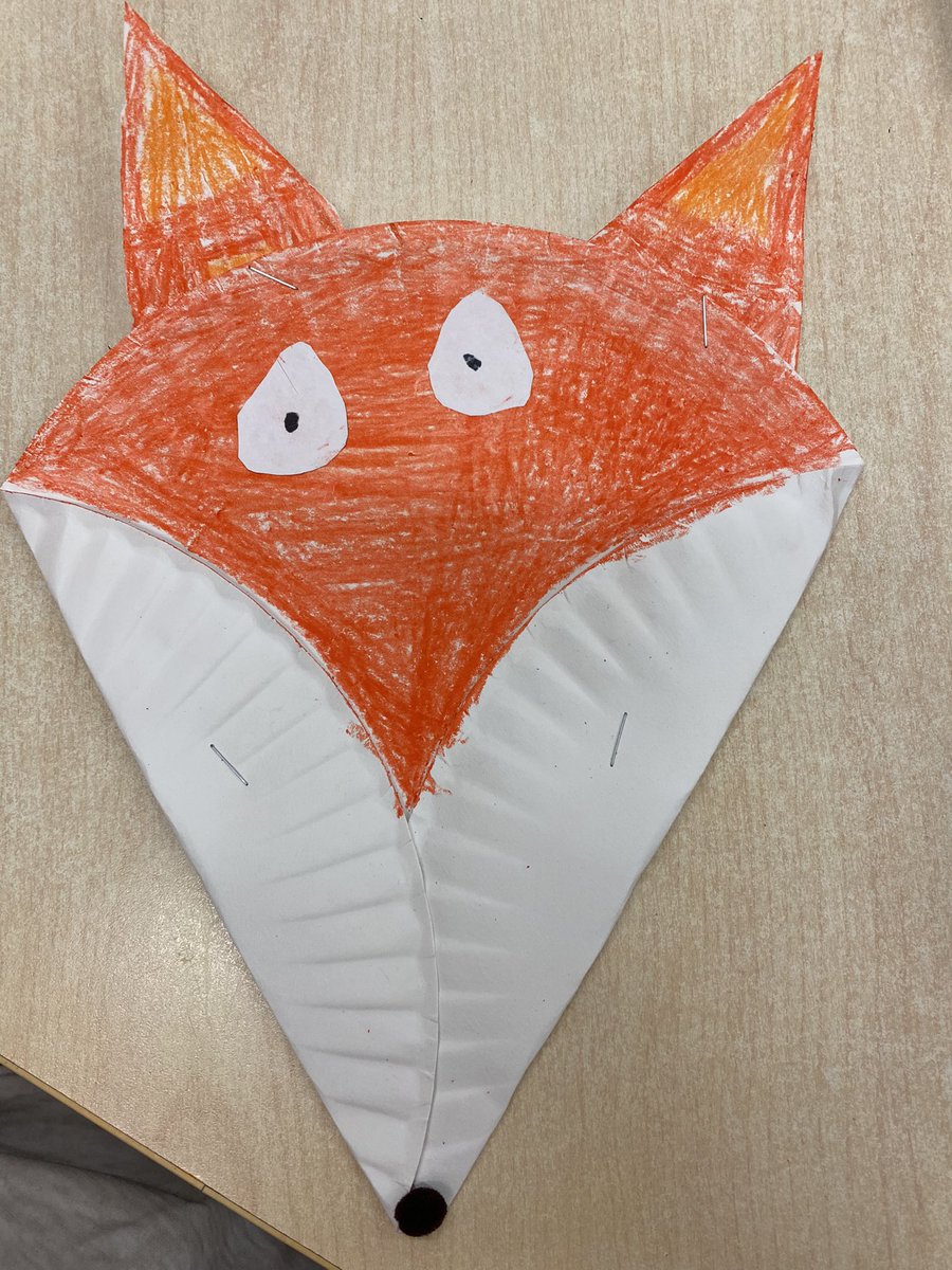 MrsMillersRoom's tweet image. I showed my students a video of foxes screaming outside my house! Since then we have read books, watched videos and now made our own fox art (showing different emotions) #FoxFans @JBoltonps