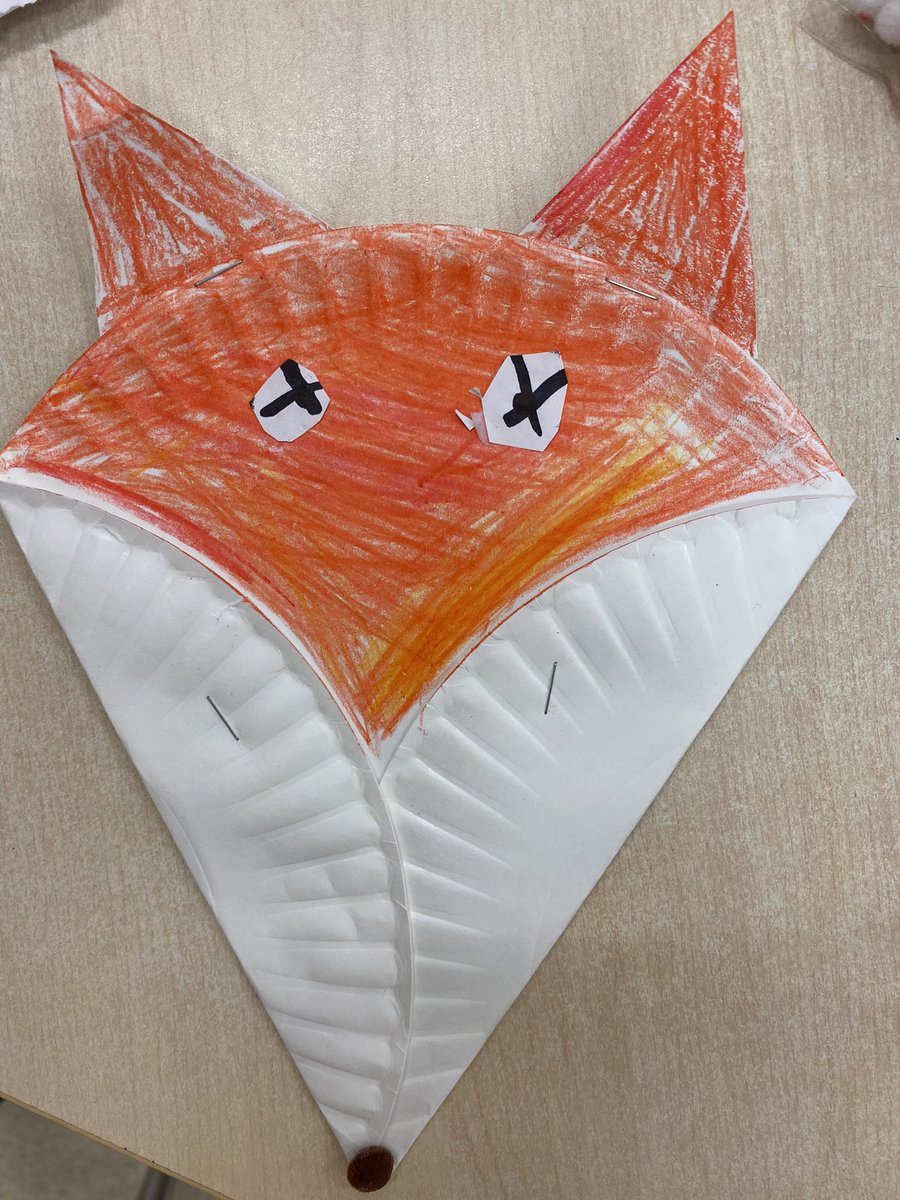 MrsMillersRoom's tweet image. I showed my students a video of foxes screaming outside my house! Since then we have read books, watched videos and now made our own fox art (showing different emotions) #FoxFans @JBoltonps