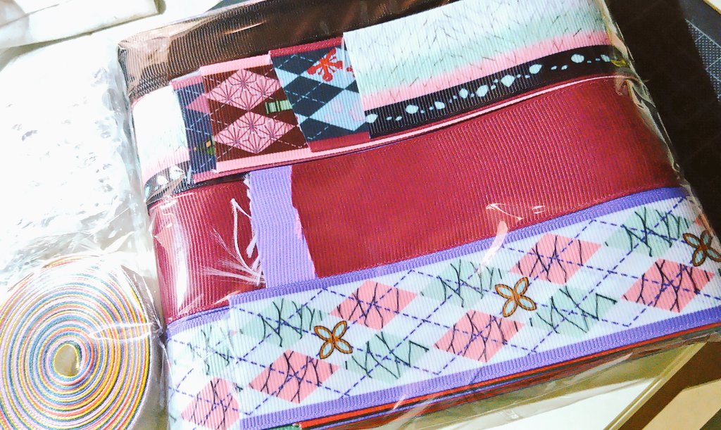 BerryRabbitShop's tweet photo. お久しぶりです
創作意欲が出てきたので新しいパーツを買いました
今回はリボンを使ってなんかするよ
かわいいリボンたちみてほんと https://t.co/CKzcGTnfbn