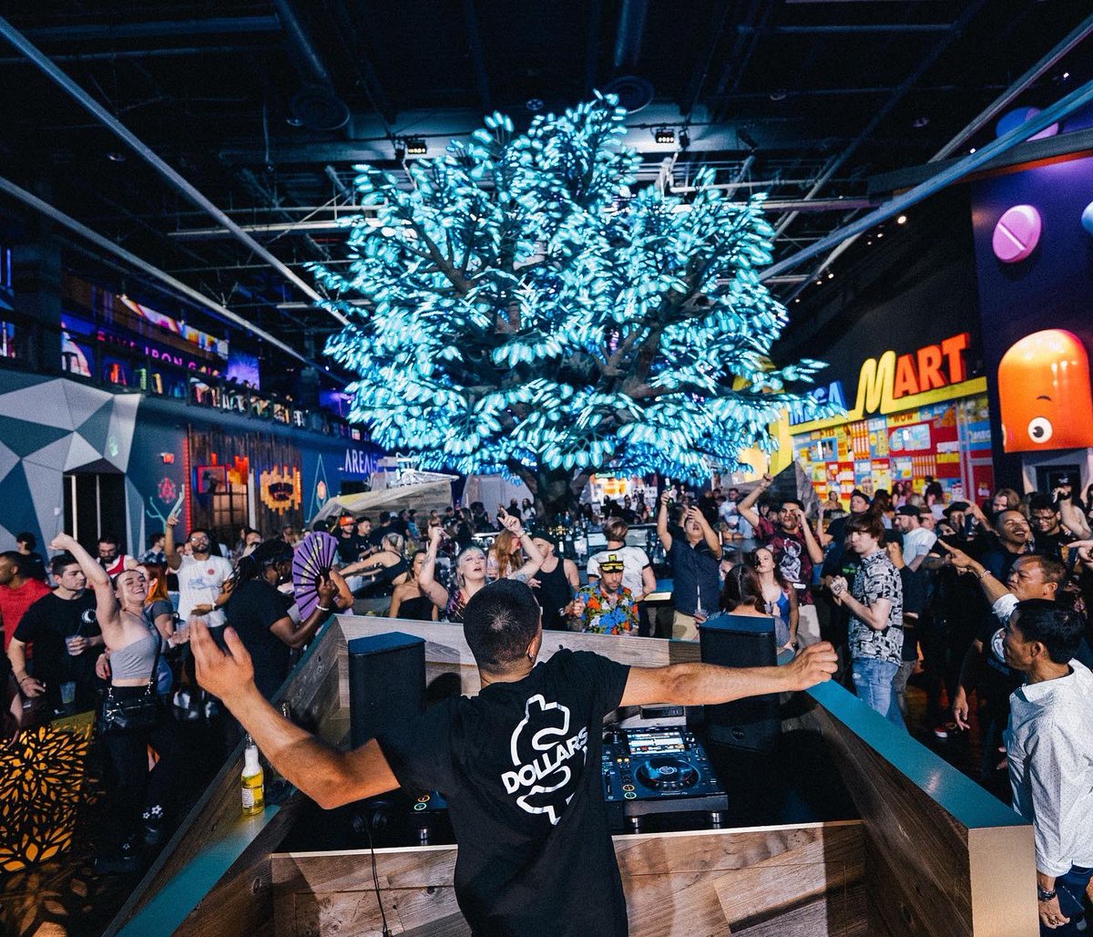 CallMeDollars's tweet photo. Tonight’s about to be a wild bouncy night! Who’s coming to party with me and my guys!💥See you on the dance floor🕺
@GettoblasterDJ 
@Discopussy https://t.co/mSYMkqkTNb