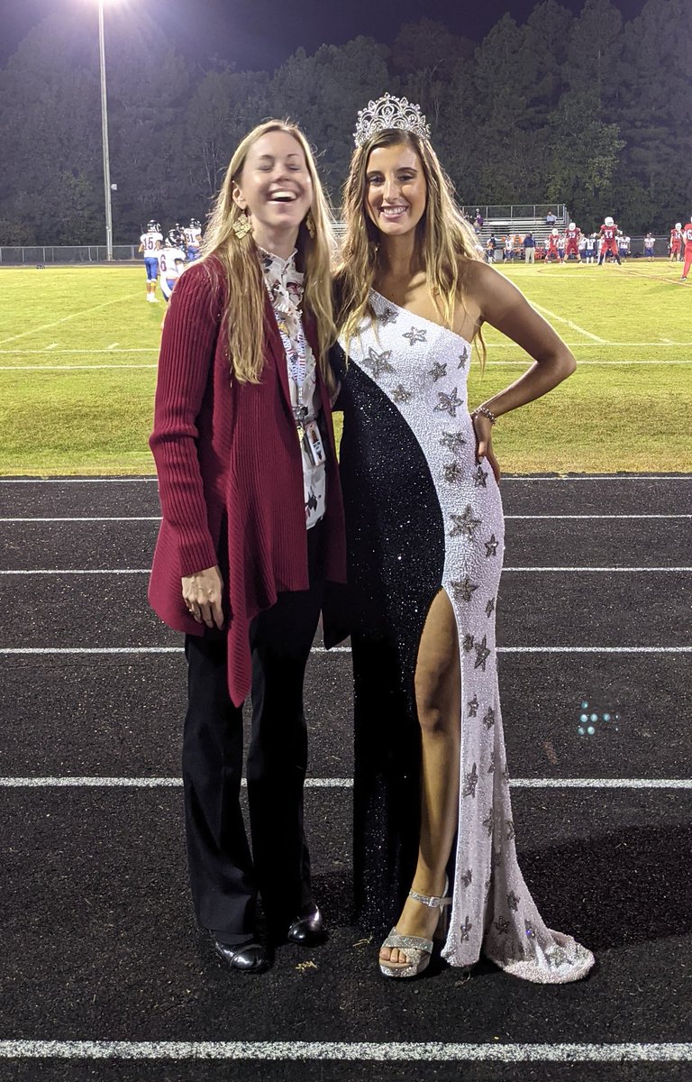 kinghistorycchs's tweet photo. This epitomizes our relationship. . .
@marygraceeeee_ + me
Homecoming 👑 returns to @ChathamCentral ❤️❤️❤️ https://t.co/WH2kyqKwnZ