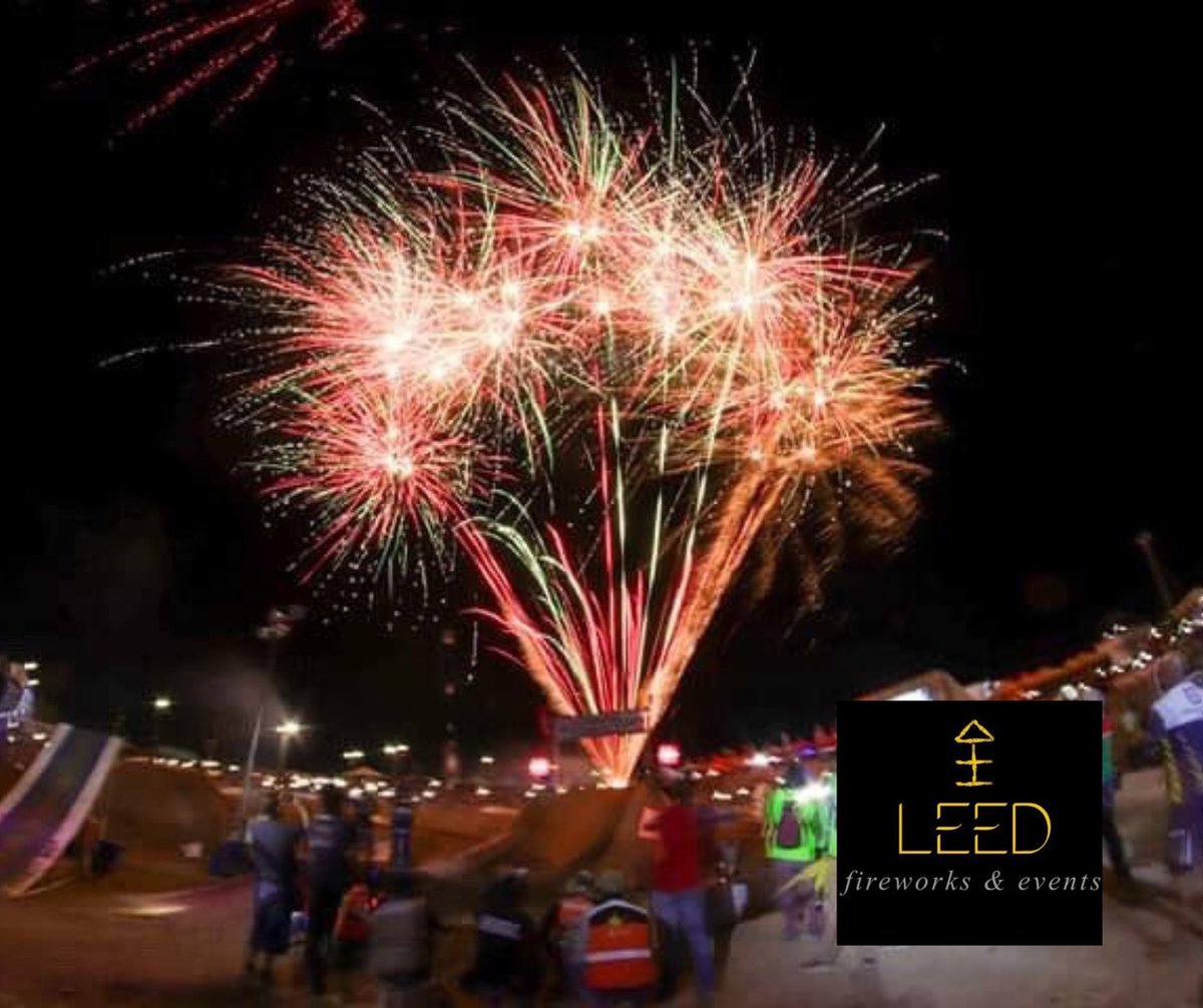 LuciaHdez_'s tweet photo. Y así, el cielo más bonito 🤩✨✨by @leedfireworks https://t.co/eyOlO5BHK2