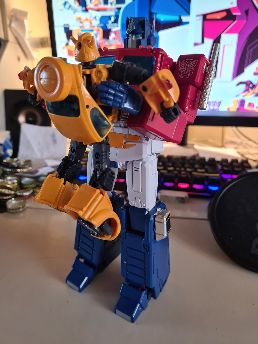 Holds gently like cheeseburger.