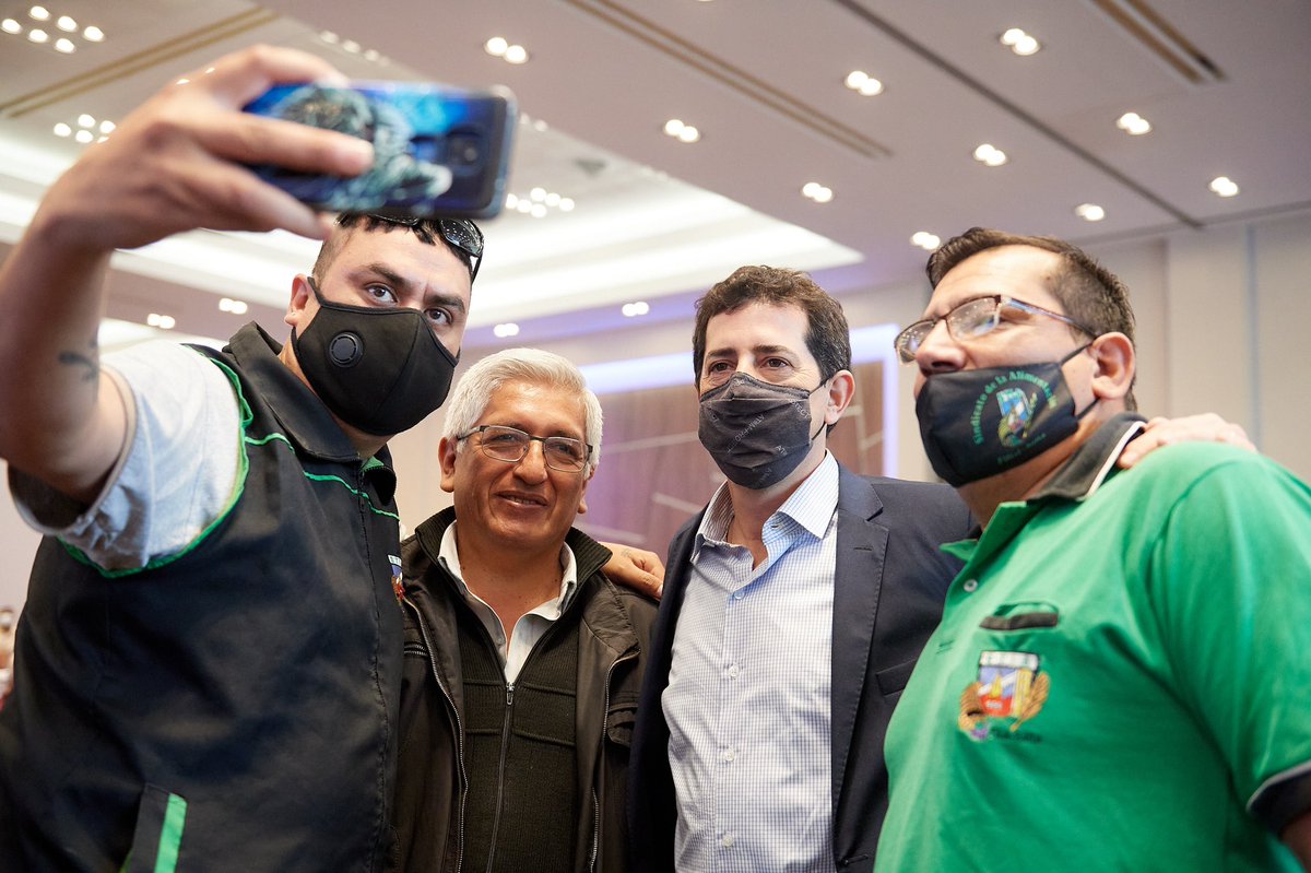 wadodecorrido's tweet photo. Me da mucha alegría ver que el movimiento obrero, la columna vertebral del peronismo, acompaña al @FrenteDeTodos en la construcción de una Argentina más justa, inclusiva y federal. Almorzamos en la sede de los Gastronómicos junto a los compañeros de la CGT y las dos CTA de Salta. https://t.co/TWV3vHymt0