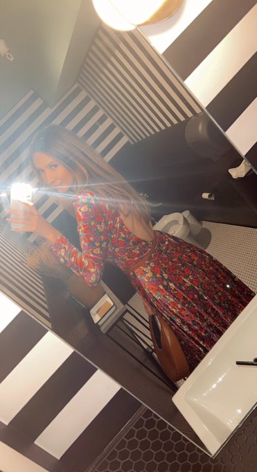 Went to dinner and was sweet enough to let you pay 💋   $270 with tip.   https://t.co/LgPKnJS1Jt  (There
