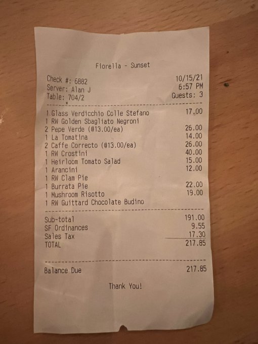 Went to dinner and was sweet enough to let you pay 💋   $270 with tip.   https://t.co/LgPKnJS1Jt  (There