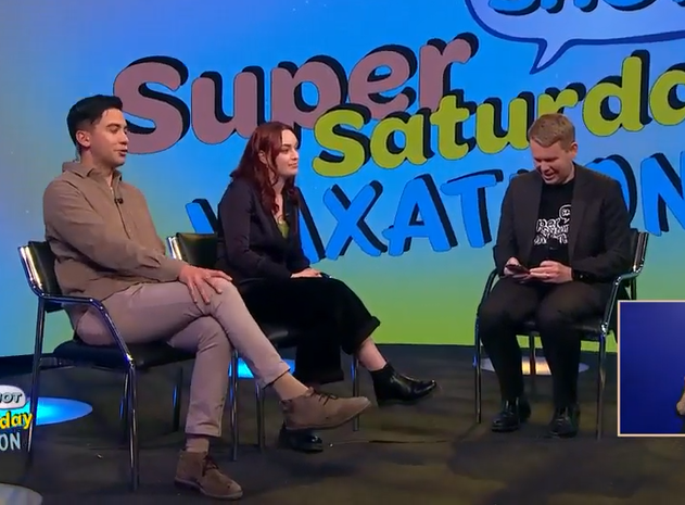 In a vaxathon appearance earlier today, it took Chris Hipkins just 10 seconds to get bored and start checking his phone