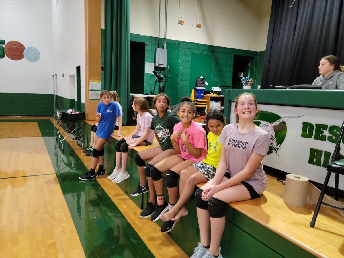 DeSotoJH's tweet photo. More pictures of a fun night of parents vs. students volleyball at DJHS! https://t.co/Pu8cguG7EN