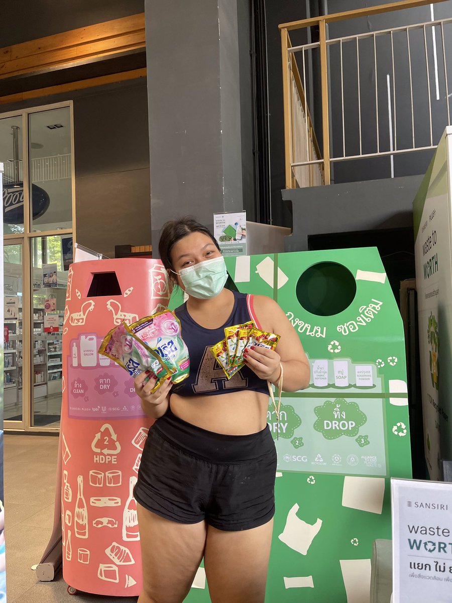SUTHATHIPS3's tweet photo. Today I have brought the plastic bags and bottle to exchange for the the laundry products. The activists will hold every third Saturday of the month at Habito Mall. Special for the members of our community!

💚💚💚💚✨✨✨✨💡💡💡💡🌎🌎🌎🌎 https://t.co/G4gIZJ4VoX