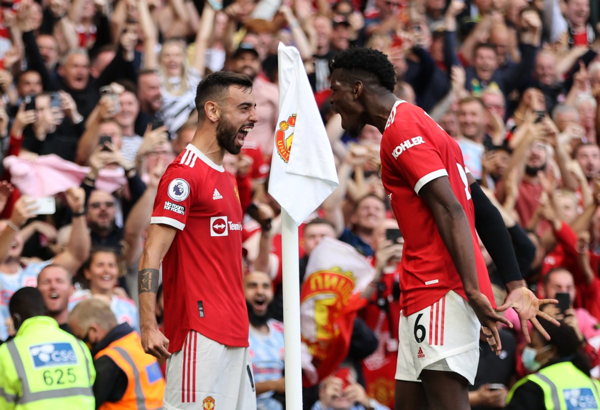 premierleague's tweet photo. So far this season, Man Utd have the player with:

👨‍🎨 The most overall chances created (Fernandes, 23)
↗️ The most chances created from set plays (Shaw, 11)
🎯 The most assists (Pogba, 7)

#LEIMUN | @ManUtd https://t.co/NZP7jZmXxo