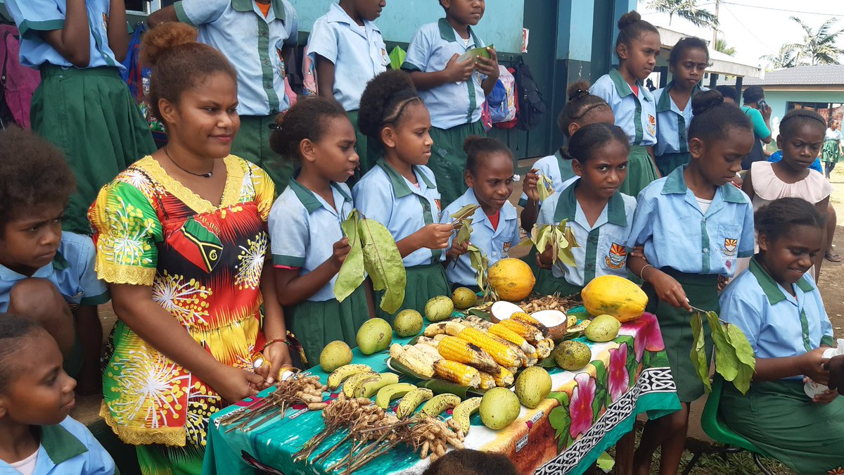 Happy World Food Day Vanuatu. 🇻🇺🇺🇳 "Our actions are our future." No better way than to celebrate this event in a school. Well done Vila East School - a colourful, successful celebration. Thank you FAO for financial assistance. #eatlocal #slowfood #WFD2021 #Vanuatu #FAO
