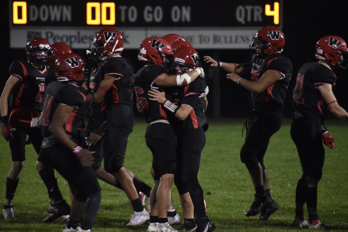 GageNutter_'s tweet photo. Can’t go unrecognized that Westfield freshman QB Jaxson St. Pierre got his first varsity win in a huge game against a team like Minnechaug. 

He snuck in for a touchdown in the game’s final minute to clinch the win. https://t.co/IMIUq7LUhQ