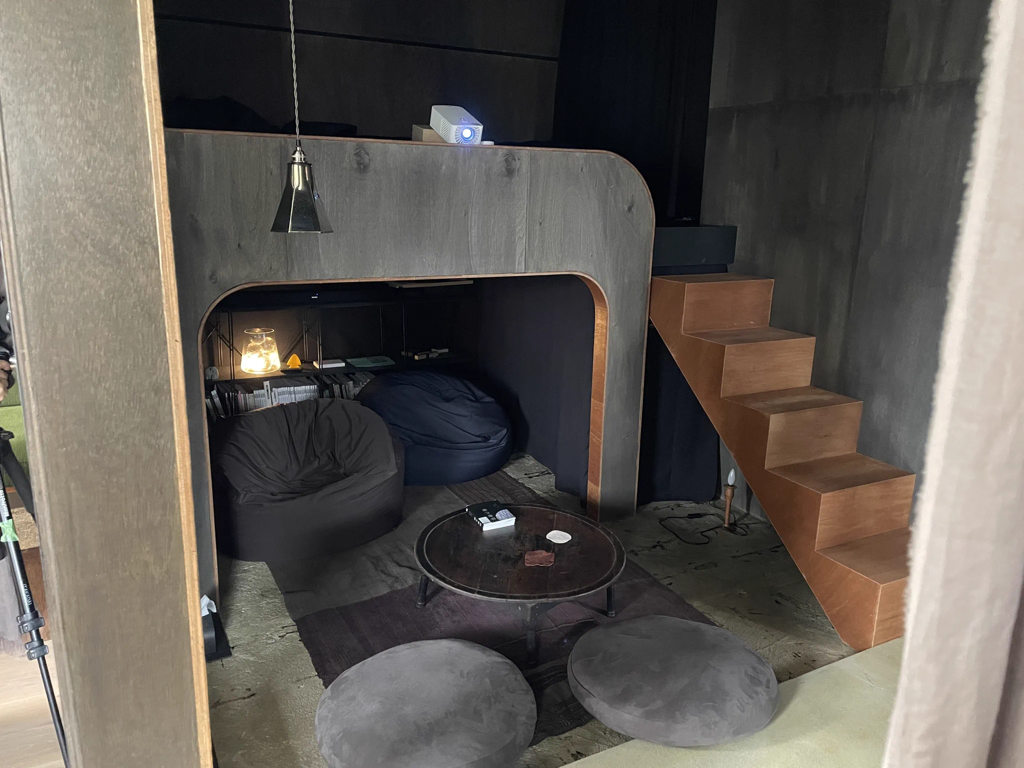 これを参考にしたい？知人の寝床兼シアタールームが素晴らしい！