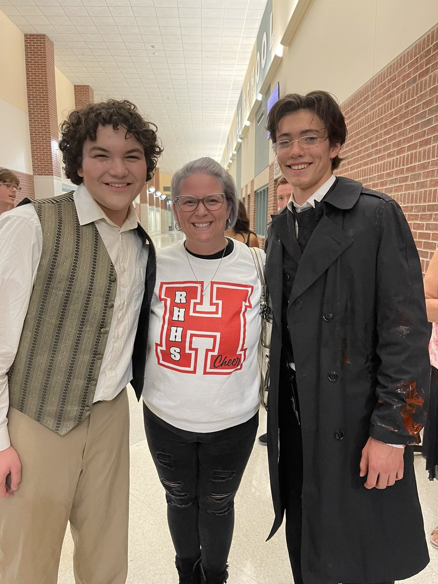There’s no better way to spend a Friday night than seeing your students do what they love 💗 Dracula did not disappoint! Great job to Gabe, Luke, Annaleese, and Jack #HeathTheatre