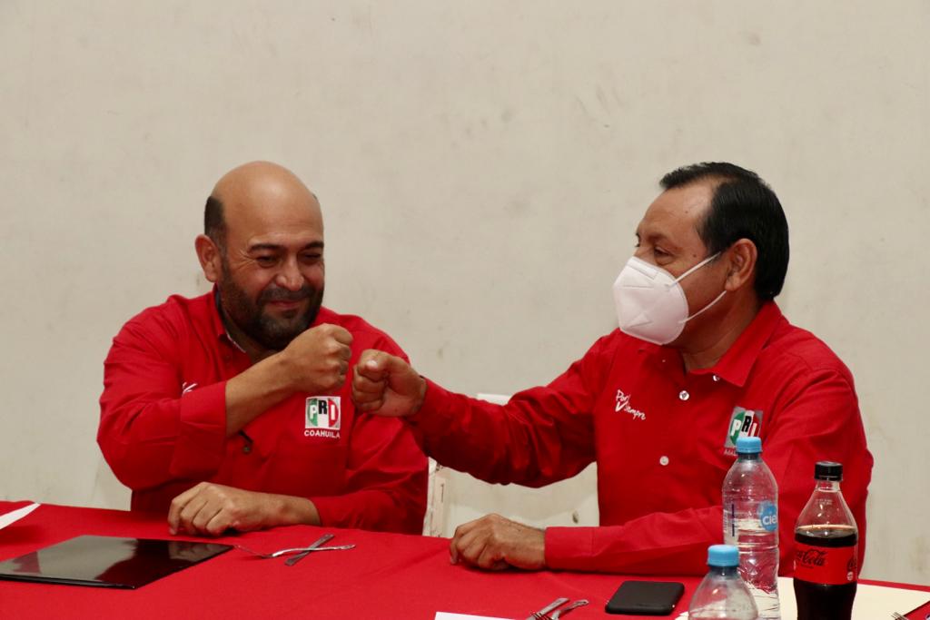 madero_pri's tweet photo. En unidad, nuestra militancia y liderazgos recibimos la visita de nuestro amigo @rigofuentes . #EnElPRINadieSeRelaja  #ElPRISigueEnMovimiento 
@PRI_Nacional 
@PRICoahuila 
@alitomorenoc 
@PRI_Nacional 
@pablonavarrihe1 https://t.co/qj3oGwdI8J