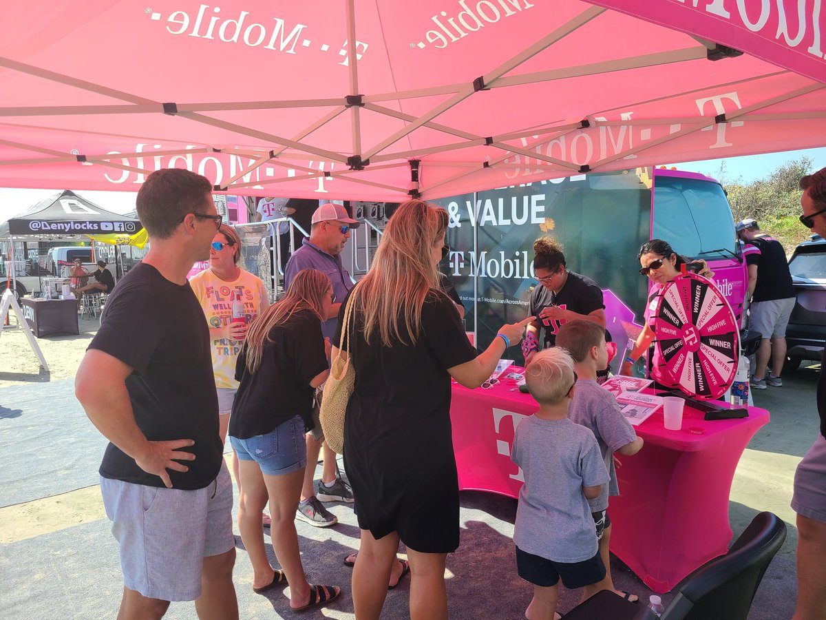 LimonZabrina's tweet photo. Texas Sand Fest 2021! π #TeamMagenta #Uncarrier #CommunityEngagement #GreatPromos #beachfun #TexasSandFest https://t.co/H5e6xPBXhj
