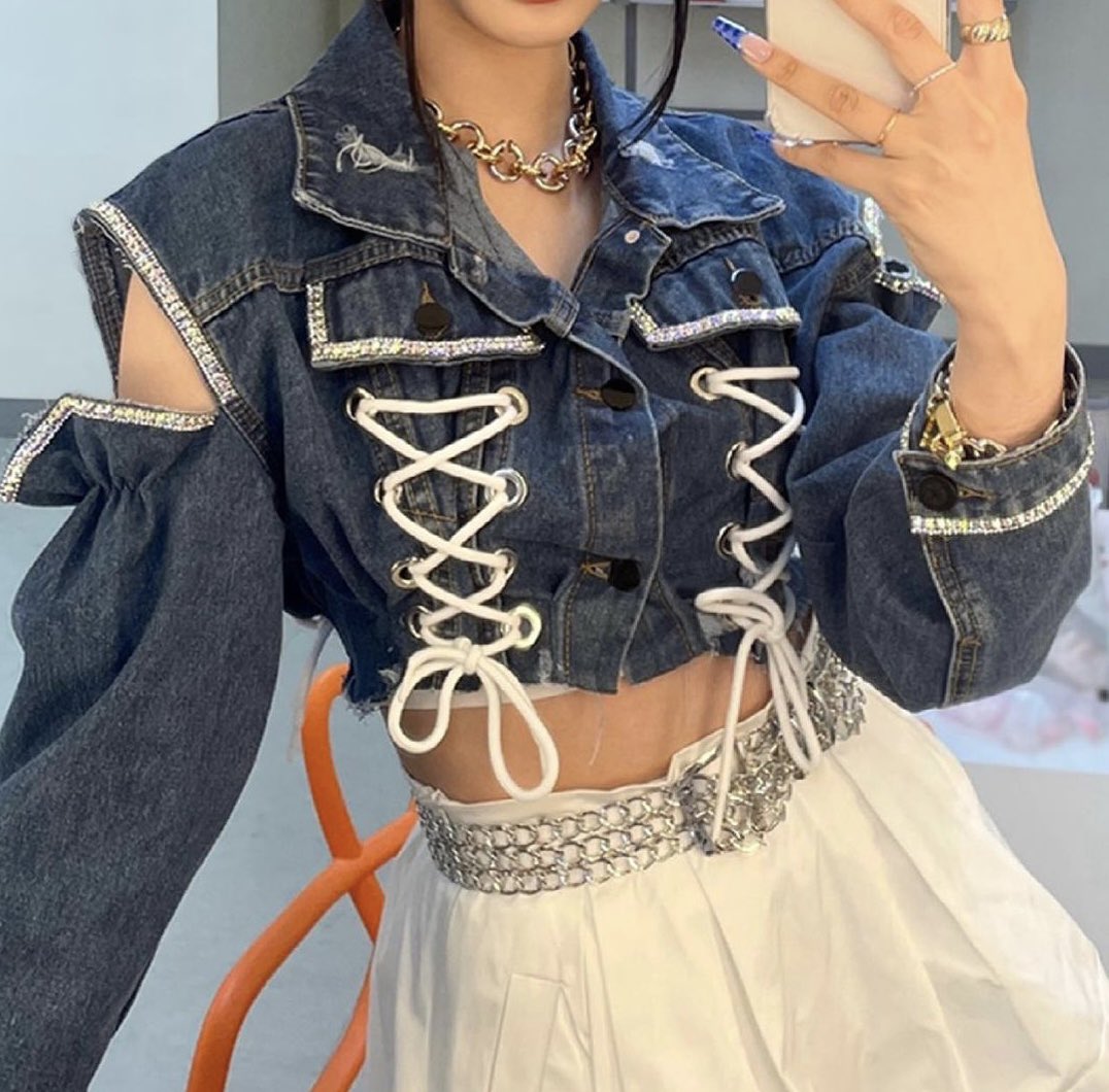 wintercafes's tweet photo. aesthetic girls on pinterest but it's actually giselle from aespa https://t.co/p5FMNddnAg
