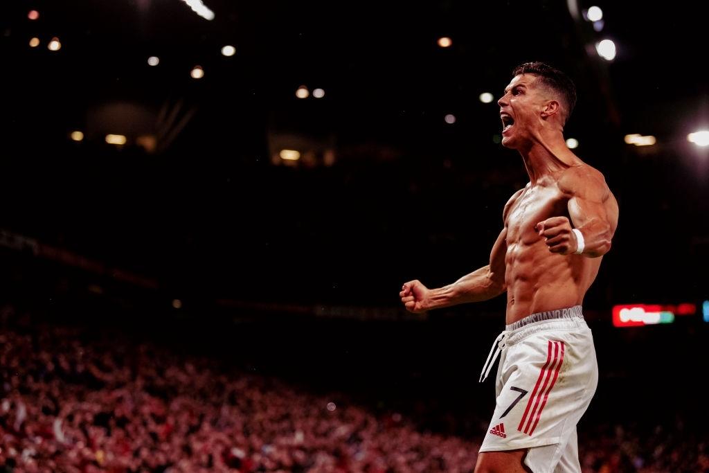 SebaGenova's tweet photo. Cristiano Ronaldo dijo una vez:

"Yo no persigo récords, los récords me persiguen a mí"

El Bicho, en este 2021 y a sus 36 años, consiguió nada más y nada menos que 25 increíbles marcas.

ABRO HILO 🧵 repasando cada uno de ellas. 

(se agradece RT para compartir) https://t.co/2cSgPRVtmQ