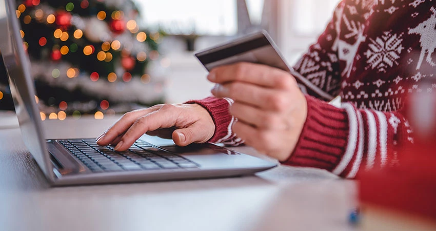 Data_hut's tweet photo. Ecommerce experts worldwide are trying to determine which trends they believe will be most influential in the 2021 Holiday Season. So before you begin your holiday pricing strategy, here are the hottest holiday trends of 2021 to give you some perspective.

https://t.co/jqeDDnamI2 https://t.co/eow81hRXKb