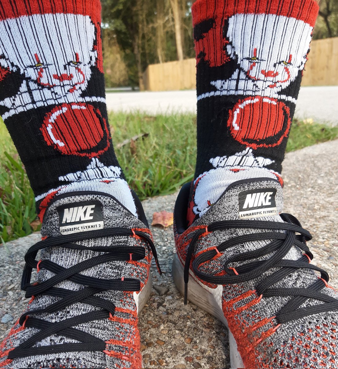 jonmartinezties's tweet photo. Pennywise socks &amp; Nike Flyknit #pennywise #it #halloween #scaryclown #lootcrate #sharethewear #lootwear @lootcrate @lootwear #ootd #sotd #socks #socksmith #socksoftheday #socksofinstagram #sockaddiction #nike #nikeflyknit @nike @nikerunning #shoesofinstagram #shoes #shoesaddict https://t.co/BigtfjfAAP
