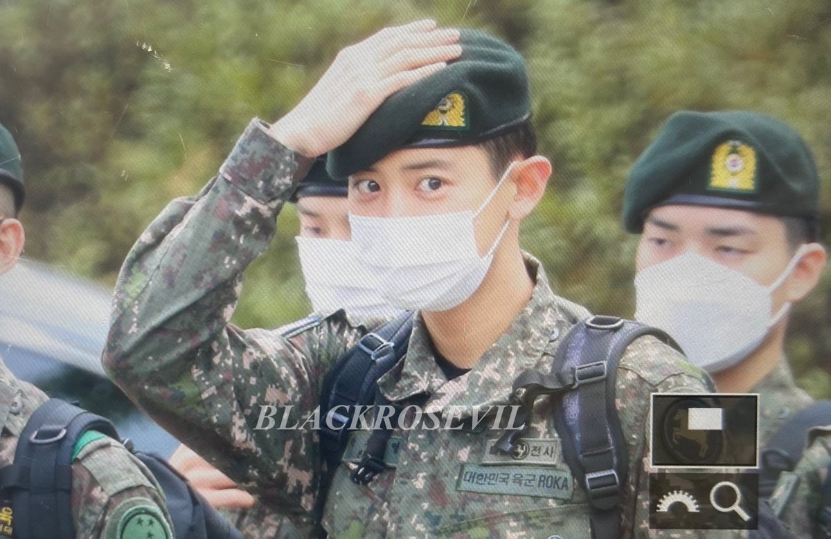 BLACKROSEVIL61's tweet photo. 211016 뮤지컬 출근 ❤️‍🔥❤️‍🔥❤️‍🔥 #찬열 #CHANYEOL https://t.co/w1VGwcYzZb