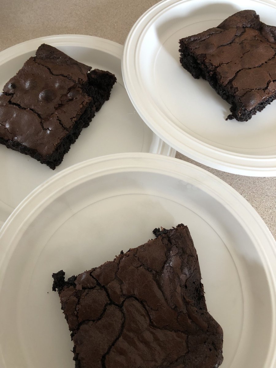 TarynAnne5's tweet photo. I’m always like what would Paul Hollywood say ‘needs to have the slightly crisp outer shell and nice and fudgy in the middle’ think I’ve achieved that today.. #brownies #chocfudge #yum #HappySaturdayEveryone https://t.co/64Yhfxjh4X
