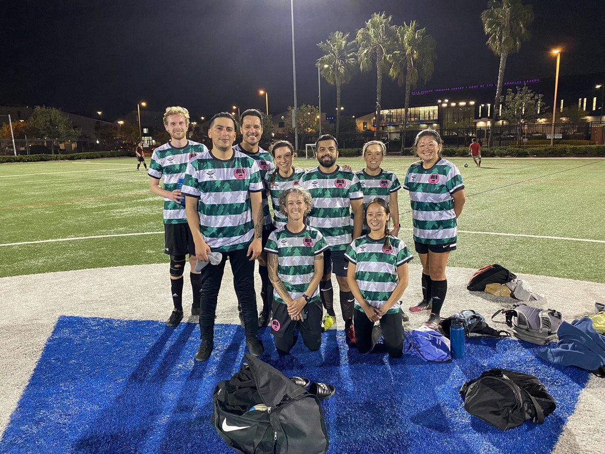 ham_forest's tweet photo. We won we won we won. Mic drop! First win of the season! 3-2!
#blackforesthamunited #bfhu https://t.co/lJds9k2XlJ