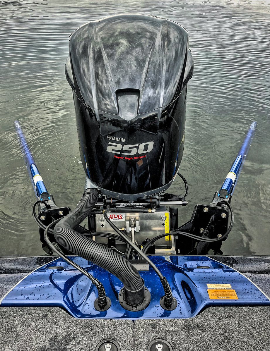 Poled down and ready to fish!!!!#PowerPole #SwiftSilentSecure #YamahaMotorCanada #ThMarine #AtlasJackPlate #SkeeterBoats #ThePowerGarage