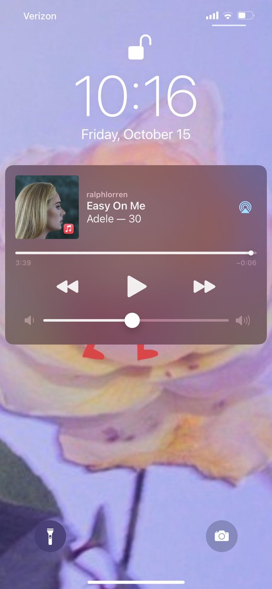 lorrenicole's tweet photo. senior year of hs a friend told me that after 2018 no one would know who adele was and i really wish we put money on that bc HELLO it’s her https://t.co/SywvhaNNqx