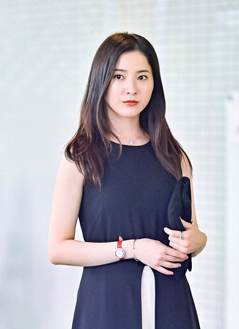 ドラマ『最愛』で吉高由里子さんが着用されていたブランドのジャンプスーツ ドラマ”最愛”吉高由里子さん着用 ジャンプスーツ再販