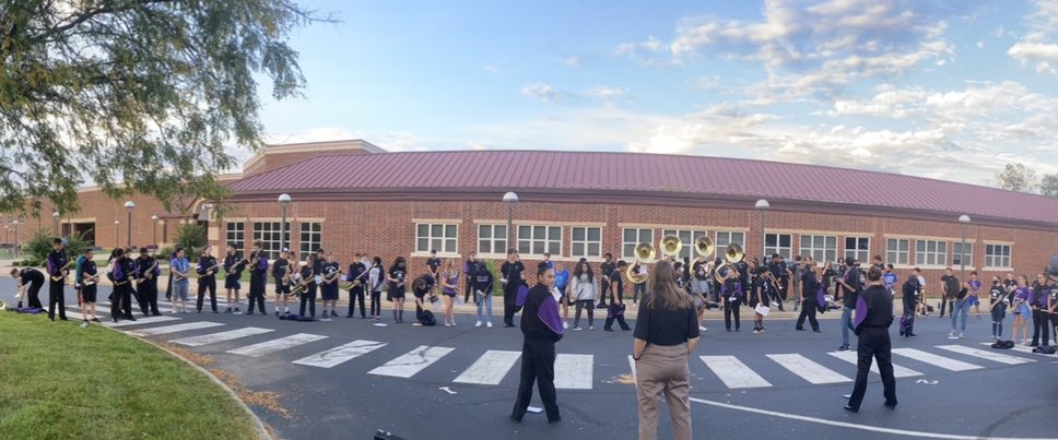 RiverBendBands's tweet photo. Our amazing 8th graders had the opportunity to eat and play some music with the PFHS Marching Panthers tonight. We are SO grateful to Mr. Lotfi and all of the wonderful PFHS band students for this fun evening! #bandfam #rbmsmusic @RBMS_Official @pfhs_bands https://t.co/TRlgbr5E73