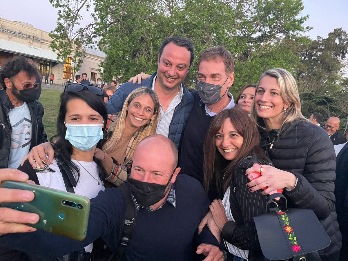 JuntosAreco's tweet photo. EL EQUIPO DE ARECO🙌 , presente en #Pergamino, junto a @diegosantilli , en encuentro seccional de @juntosporelcambio , con #Intendentes, y #candidatos. #VamosANoviembre💪 más #Juntos🤝 que nunca. @rattofranc @NanoPereaSADA #natachawaridel #Domadominguez #NatiRoca #LauraFragoza https://t.co/i4M8B1EZ5a