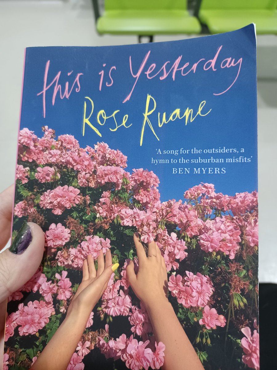 What to do when you have to go to A&E? Read a good book :)
#thisisyesterday @RegretteRuane