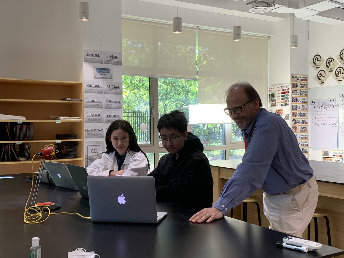 watnunu's tweet photo. Student Media Services sharing their journey, story and tips for building student leadership #KeystoneBeijing @theACAMIS #ACAMISTech today. Thanks for sharing @ericjohnston_ https://t.co/3pEBr5HHHe
