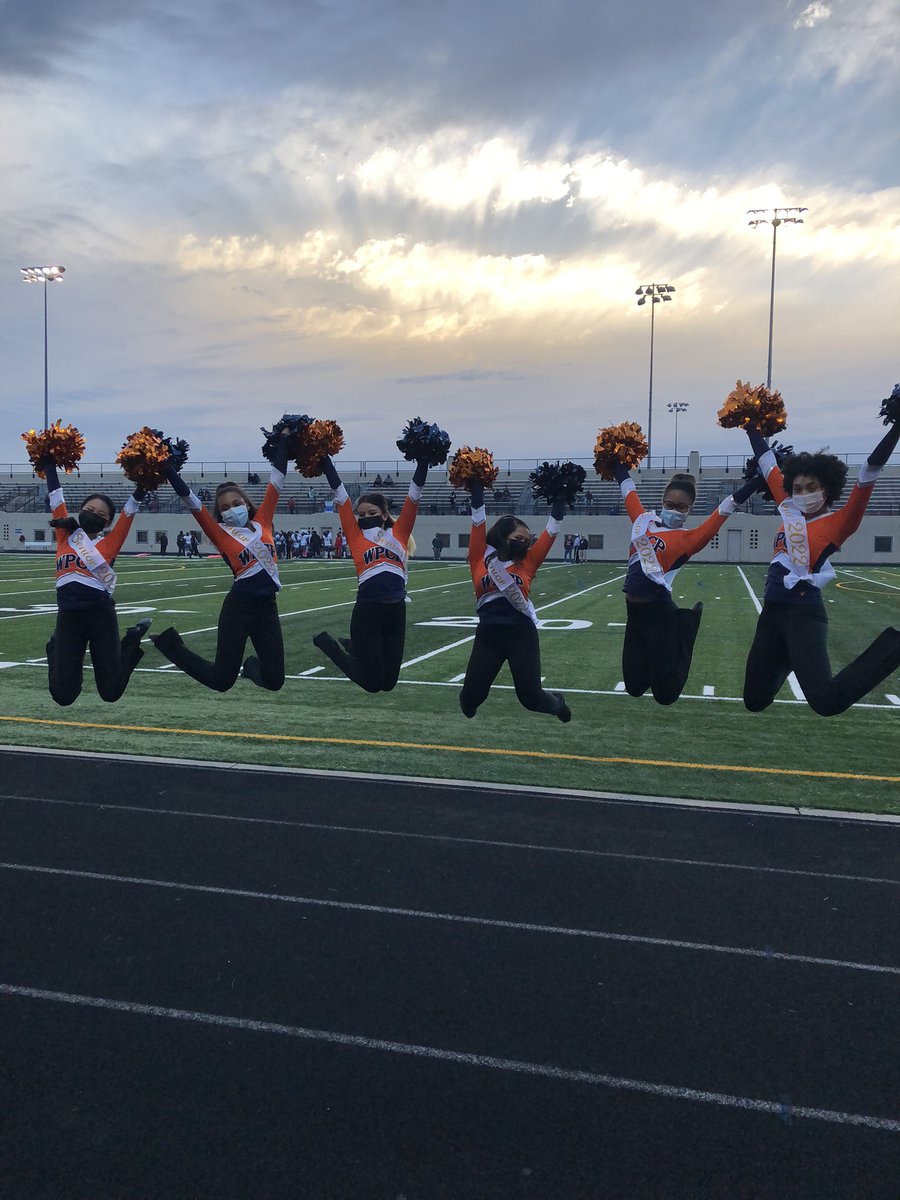 paytonpoms's tweet photo. Congrats to our ✨Seniors✨: Katelyn, Summer, Eva, Jocelyn, Kameron, and Sofia!
We loved celebrating you tonight.🧡💙
Special thanks to Ms. Lewis for stepping in as assistant coach while Coach Megan is home with her new 👶🏼.
#paytonpoms #wpcp #seniornight #classof2022 #seniorszn https://t.co/IBIpAtlOnH