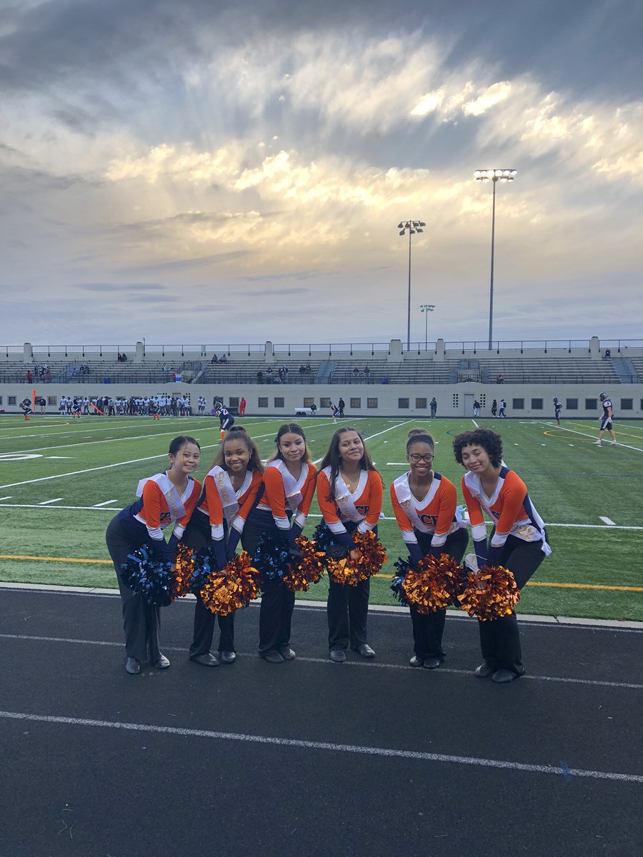 paytonpoms's tweet photo. Congrats to our ✨Seniors✨: Katelyn, Summer, Eva, Jocelyn, Kameron, and Sofia!
We loved celebrating you tonight.🧡💙
Special thanks to Ms. Lewis for stepping in as assistant coach while Coach Megan is home with her new 👶🏼.
#paytonpoms #wpcp #seniornight #classof2022 #seniorszn https://t.co/IBIpAtlOnH