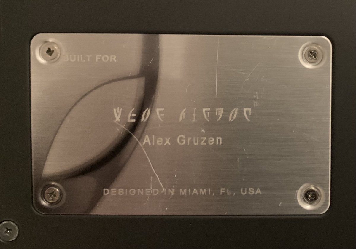 alexgruzen's tweet photo. Hey @AzorFrank, remember this little powerhouse? That was a breakthrough project, one of my favorites. Still boots up! #Alienware25 @Alienware https://t.co/yW6NwS8Rfx