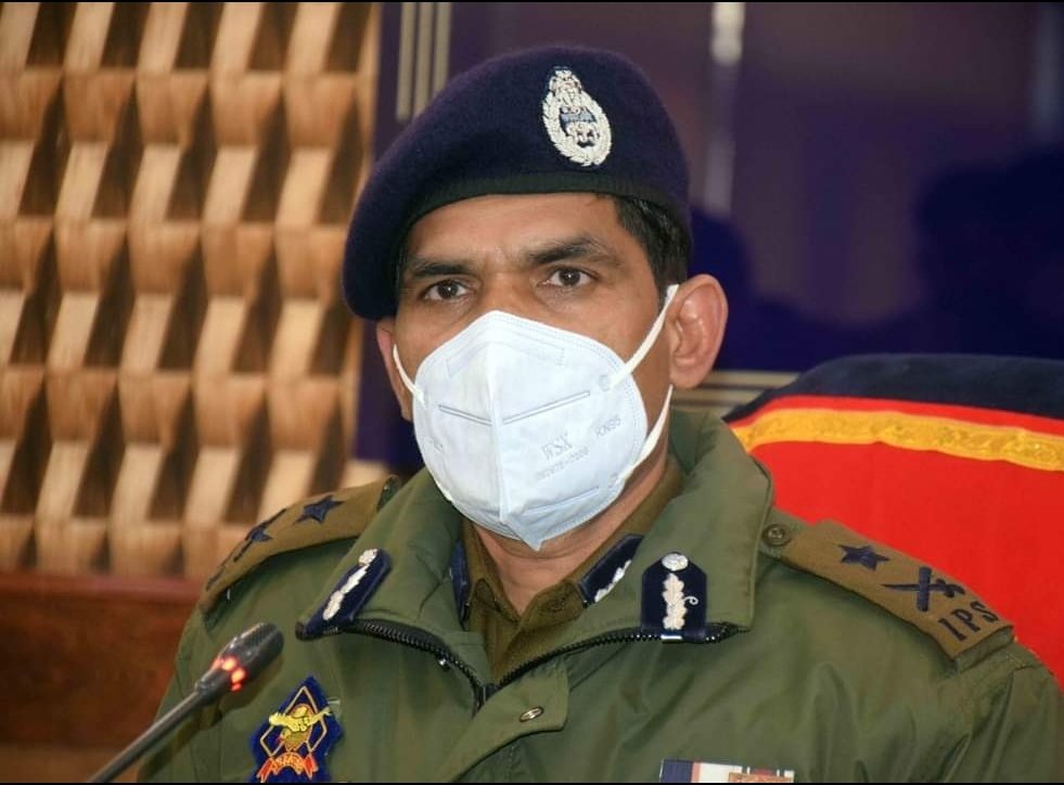 DailyWattan's tweet photo. Militants #Shahid & #Tanzil of Srinagar who were collaborators in recent civilian killings of chemist #Bindroo ,teachers #SupinderKaur & #DeepakChand in Srinagar, neutralised by security forces in 2 anti-terrorists ops @JmuKmrPolice https://t.co/jzNi5DVKp0