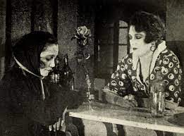 merlinpapin3's tweet photo. #WatchingClassicsChallenge2021 Octobre #FilmsMuetFrance avec (découverte) le film #Fièvre de #LouisDelluc (1921) avec #EveFrancis #EdmondVanDaele #GastonModot Yvonne Aurel Andrew Brunelle Solange Picard Léon Moussinac
@Jouxplane83 @FredOL69007 @tbarnaud https://t.co/IkGaPQLSr7